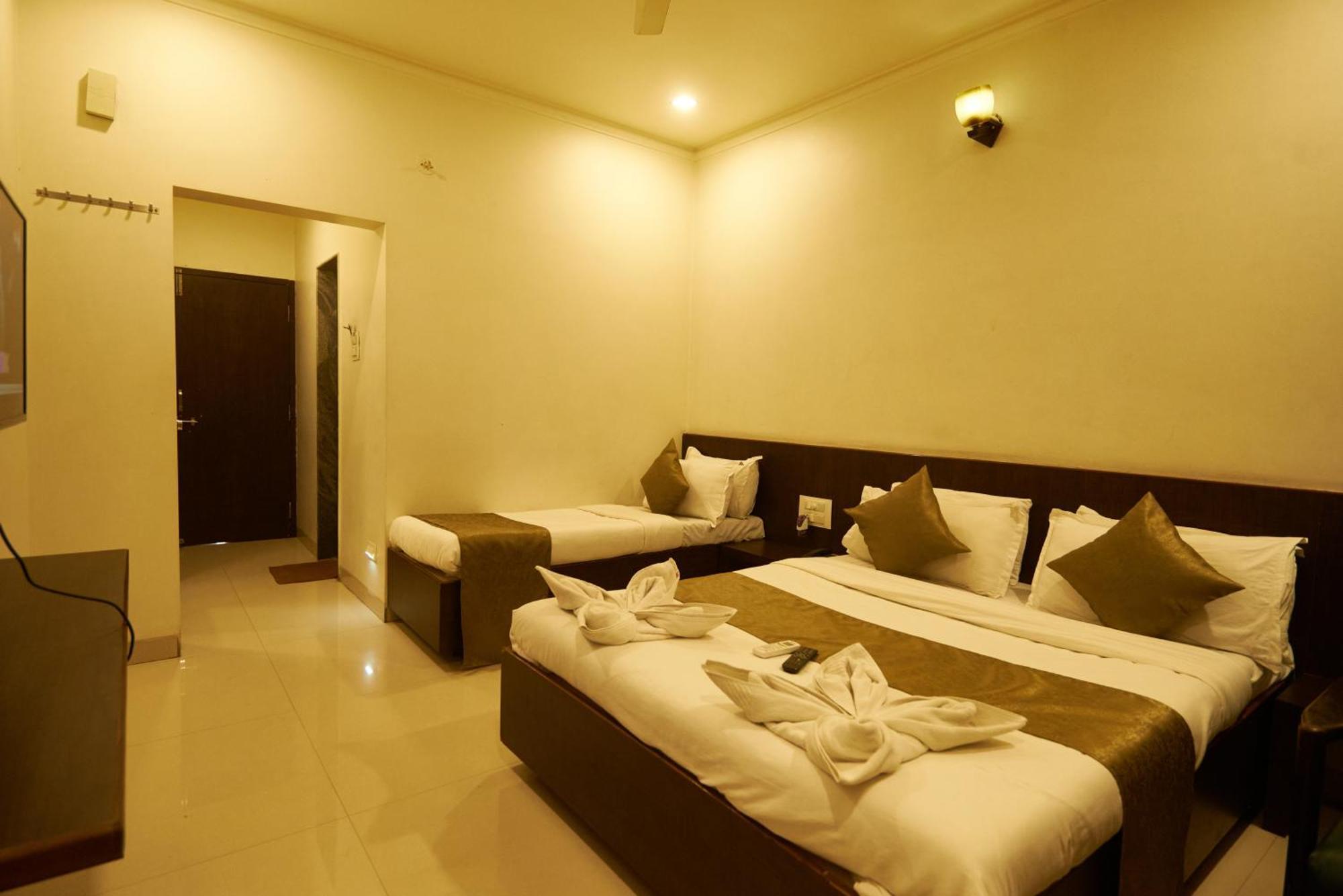 Hotel Pride Inn Ширди Экстерьер фото